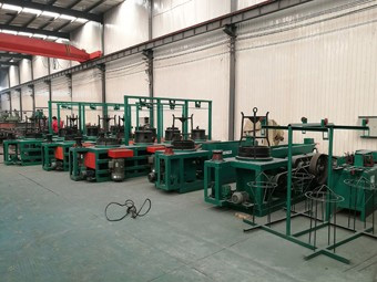 立式联罐拉丝机车间一角